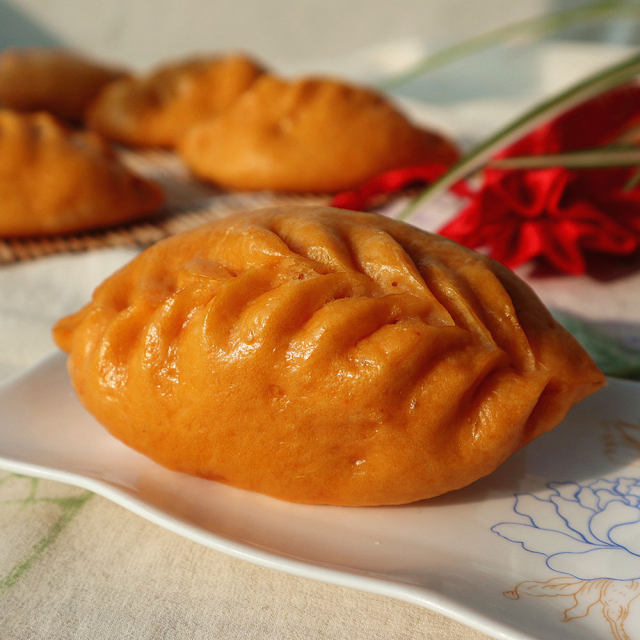 快过年了,今天是"腊月二十八,打糕蒸馍贴花花",大家一起做馒头,做包子