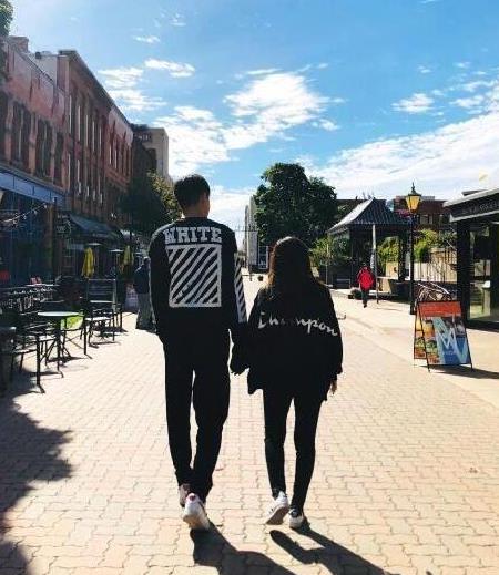 "金龟子"女儿已成年,和男友牵手逛街,又一对最萌身高差!