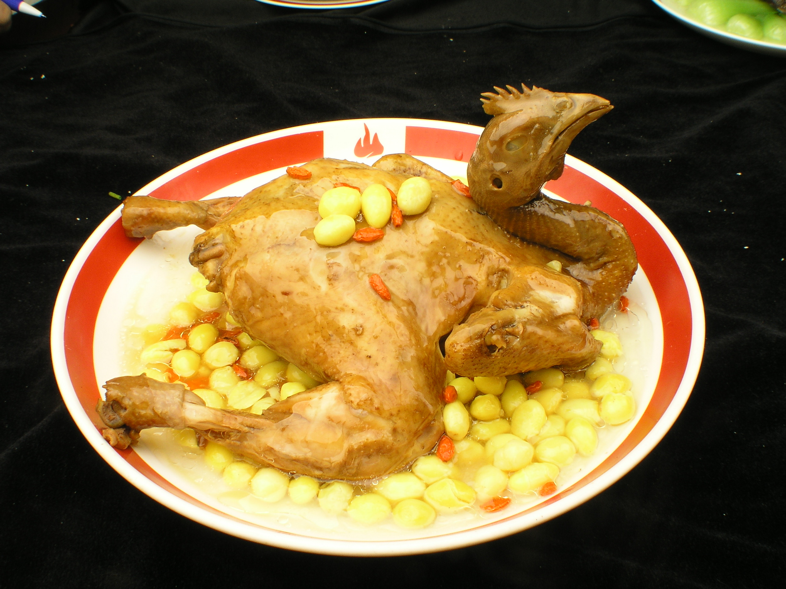 白果三黄鸡: 听名字就知道很美味的一道菜,很适合下酒