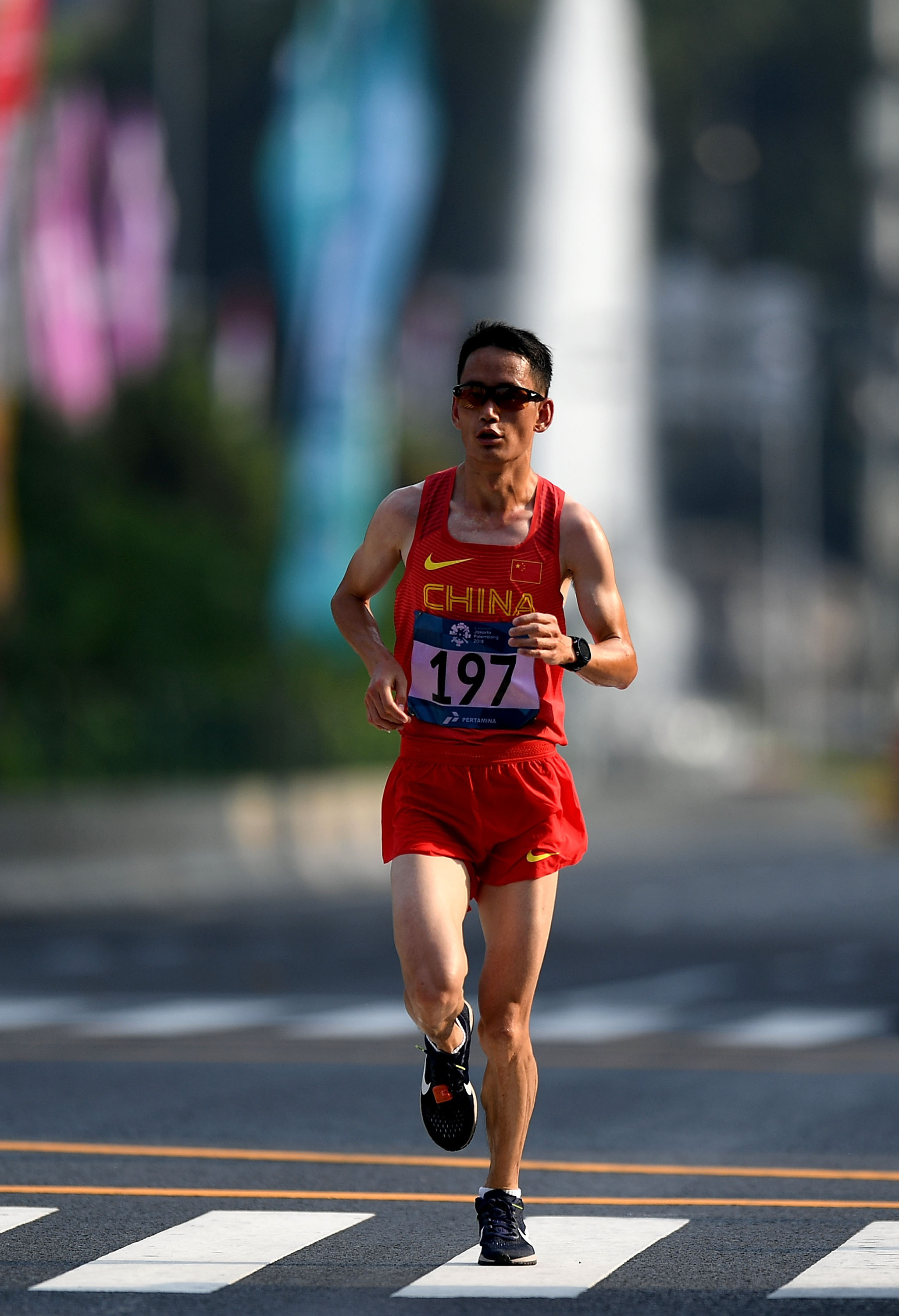 田径——男子马拉松赛开跑(6)