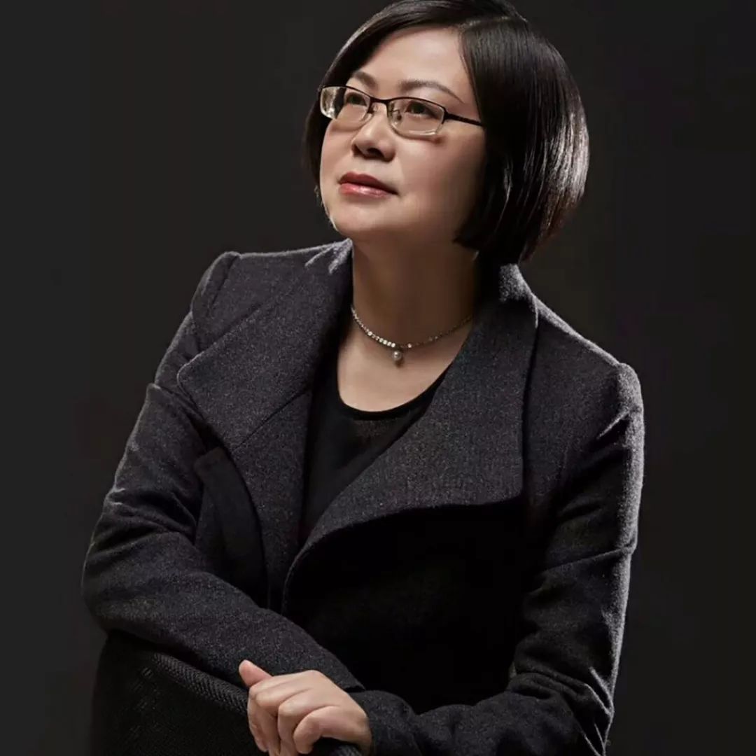 她是两个娃的妈,熬过人生最灰暗的日子,成国内炙手可热的幕后推手