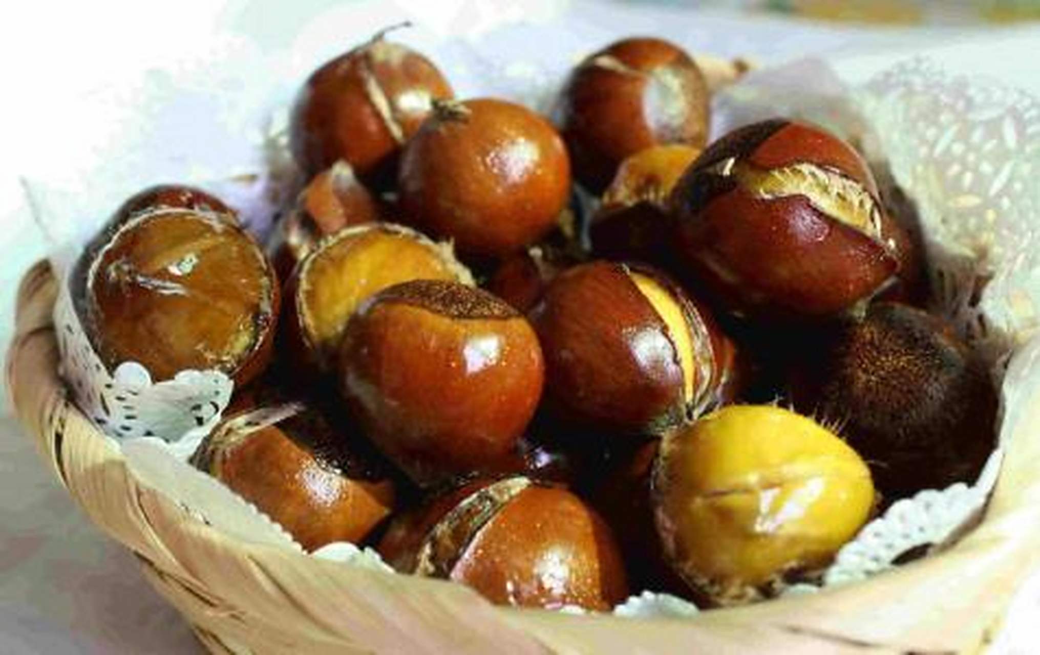 百城百味#【天津美食】糖炒栗子:天津板栗又称甘栗,产于蓟县.