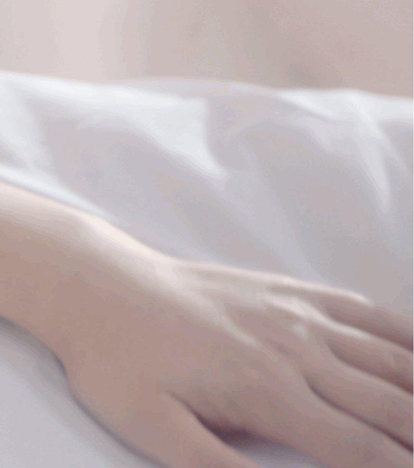 杨幂赖床竟是因为床太舒服了,最新杂志封面简直是教科书级的穿搭