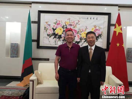 中国驻赞比亚大使李杰会见中新社副社长夏春平一行