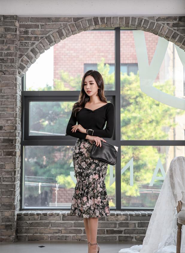 林多贤身上的这两款拼接裙,穿着修身显瘦显气质,满满女人味