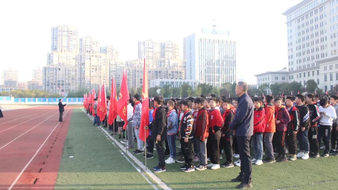 霍邱农机校周一举行升旗活动