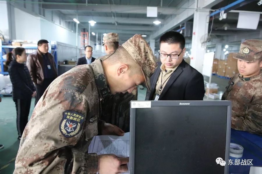 以往被裝物資保障模式,由軍需倉庫進行分發,單位派遣車輛和人員進行請