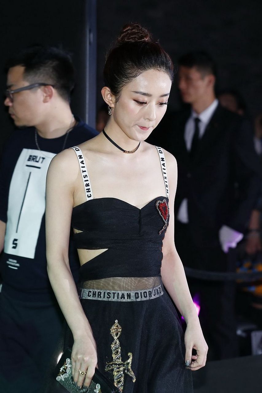 赵丽颖锻炼肌肉?别逗了!