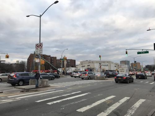 纽约皇后大道发生车祸 73岁华裔老人被撞身亡