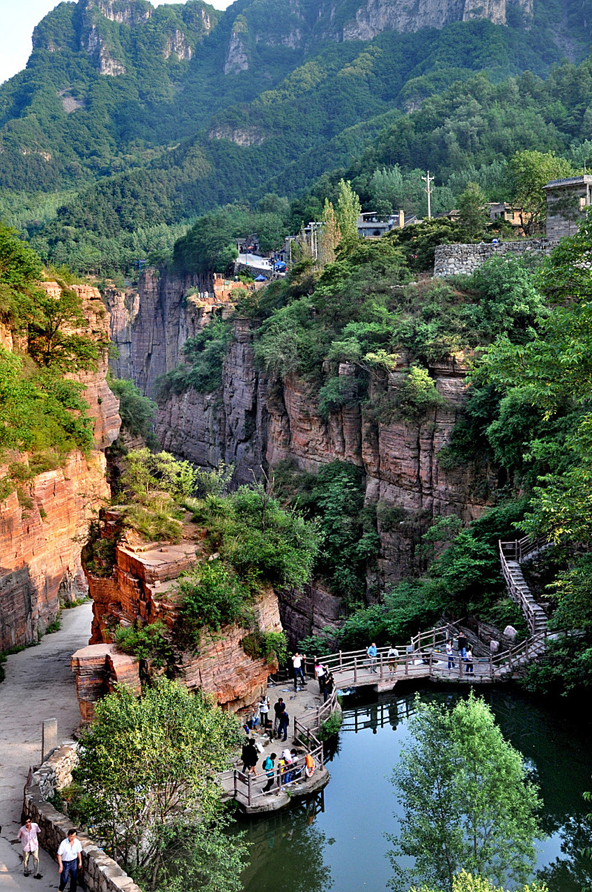 万仙山景区位于河南省辉县市西北部太行山腹地,隶属于新乡南太行旅游