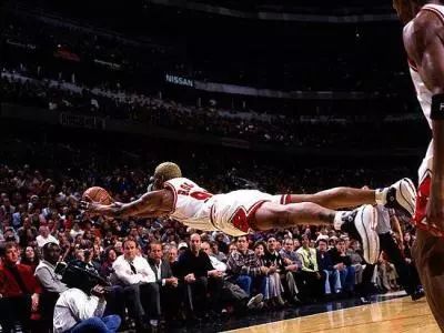 盘点nba球星的救球:大帝最霸气,奥尼尔最搞笑