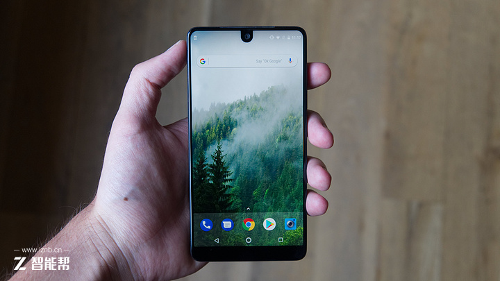 努比亚异形全面屏手机曝光"美人尖"设计抢眼