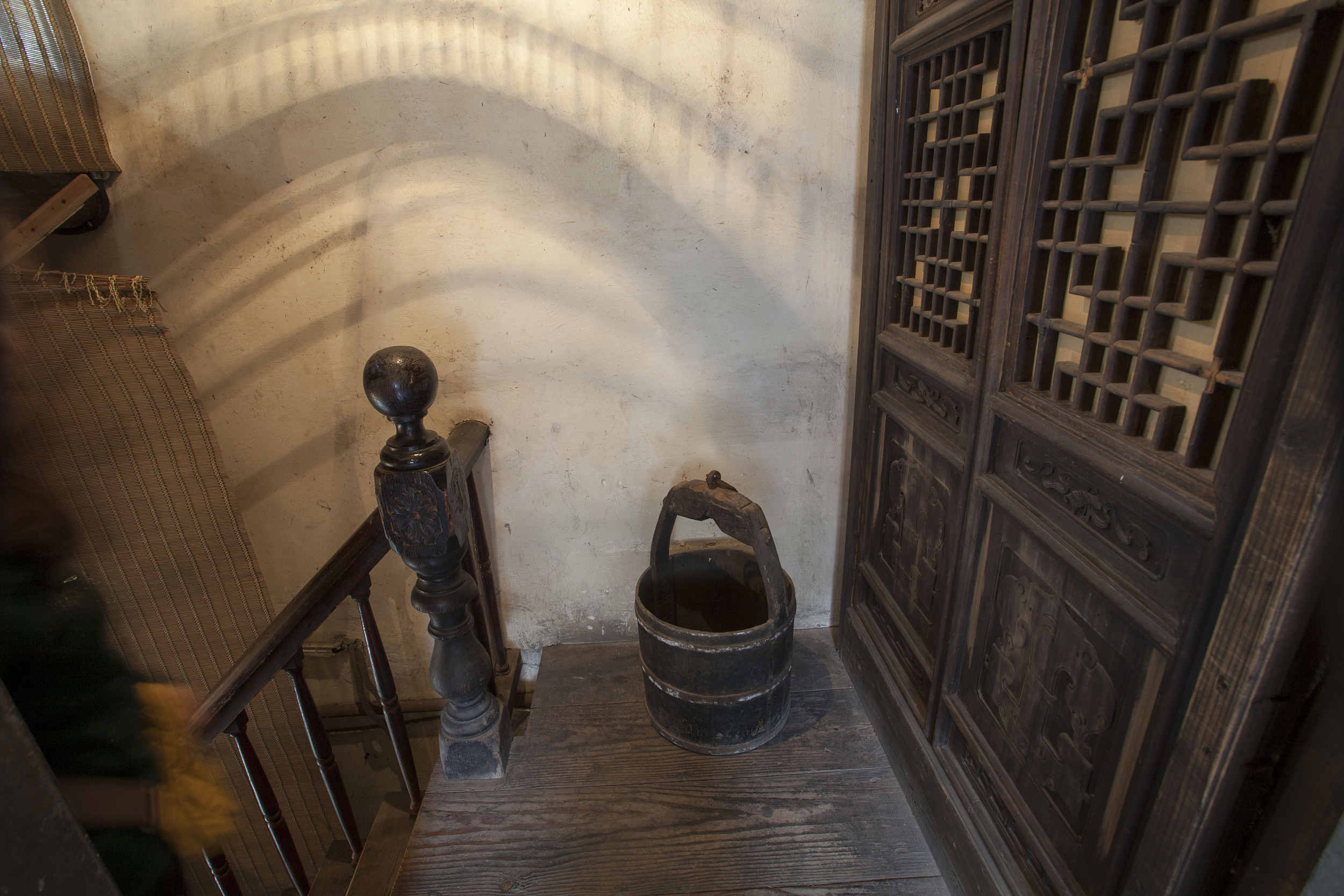 【图集】上海老城区居民与远去的"拎马桶"时代