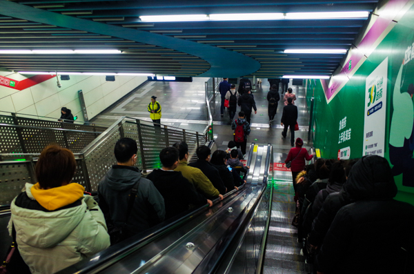 大望路站下车,即将换乘14号线去往将台.