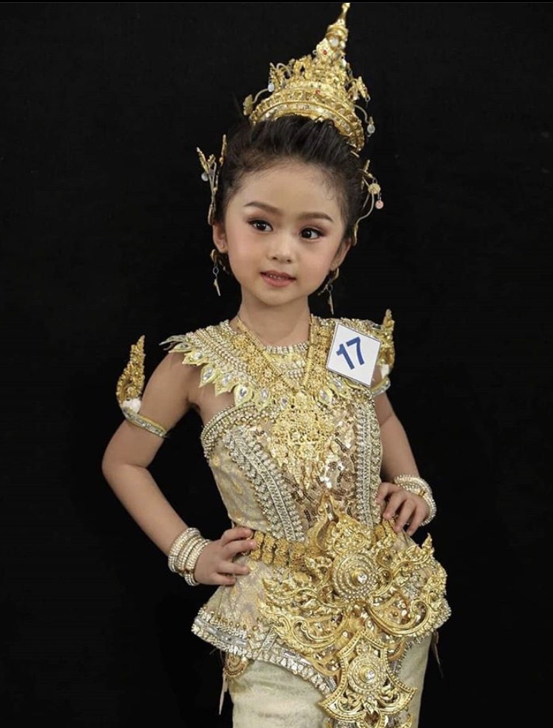 组图:泰国6岁萌妹获选美冠军 一流台风气场被赞"小范冰冰"