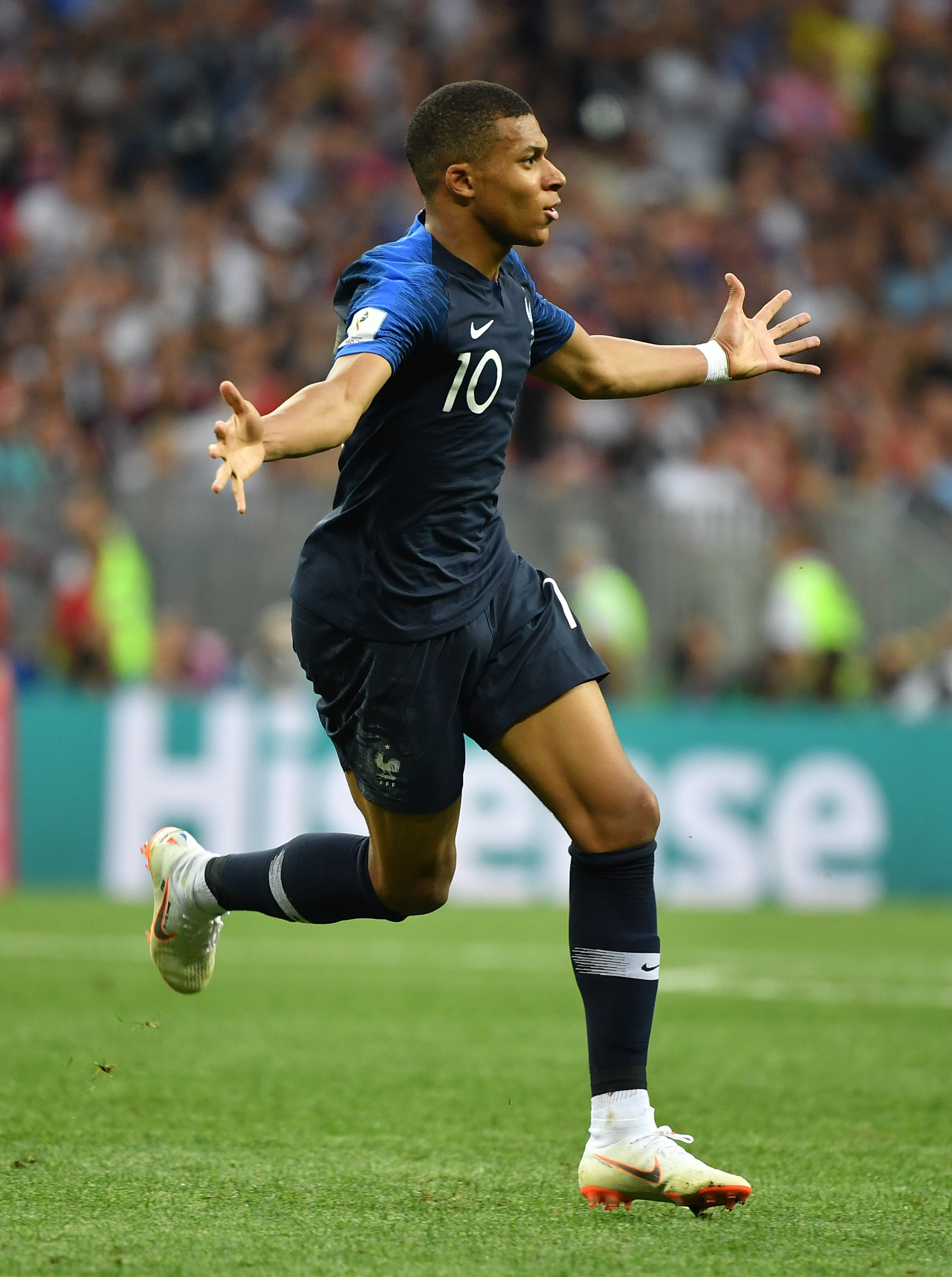 足球——决赛:法国队姆巴佩进球(15)