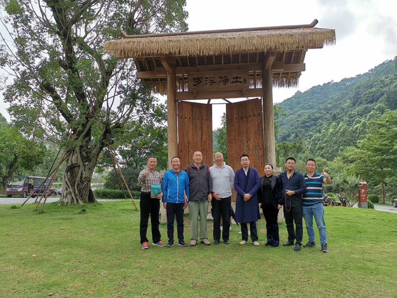 易名国学院倪可导师,刘易媛院长一行陪同解放军老首长考察罗浮