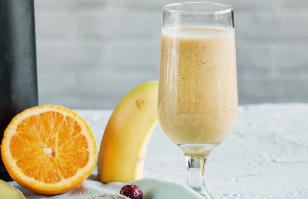 香蕉橙子红枣生姜亚麻籽汁制作完成,健康卫生的饮品,还是应该自己