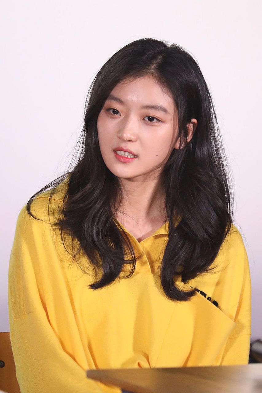 有传闻称,孙千一直在蹭赵丽颖的热度,甚至倒贴赵丽颖以求得更好的资源