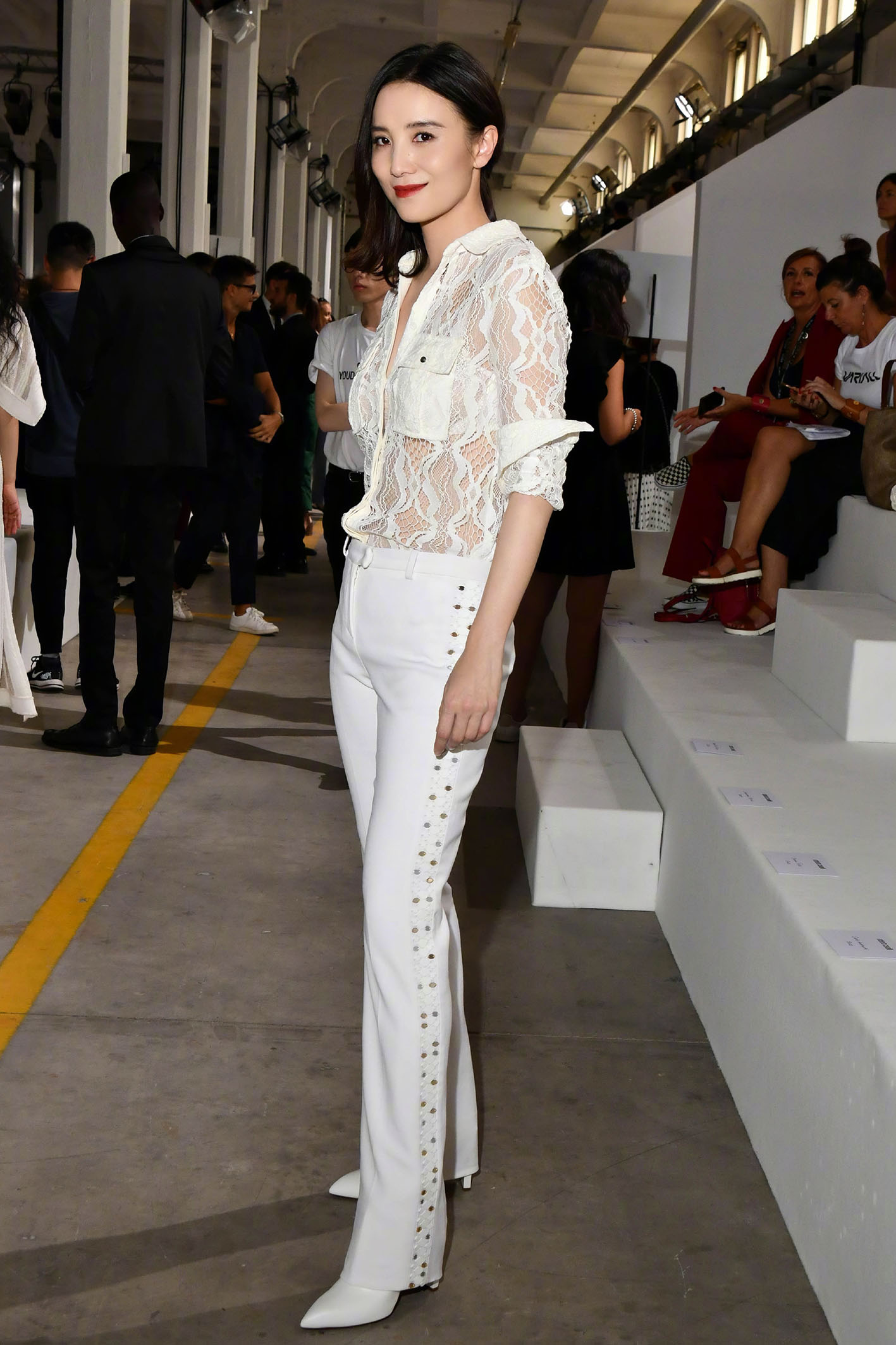 宋佳:身材好气质佳,全身都散发着精致的女人味