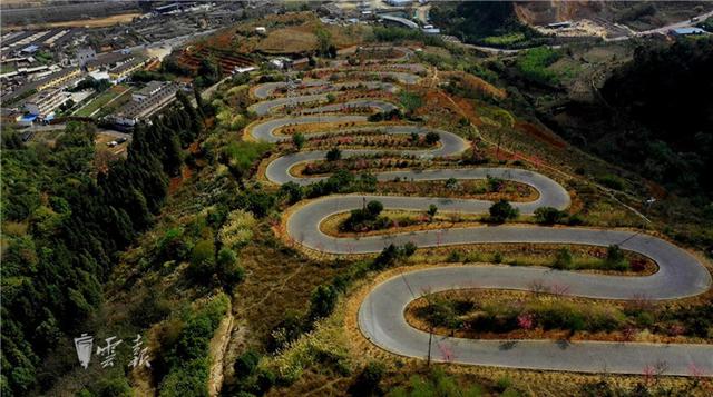 360度无死角!航拍昆明宜良"68道拐"太惊艳