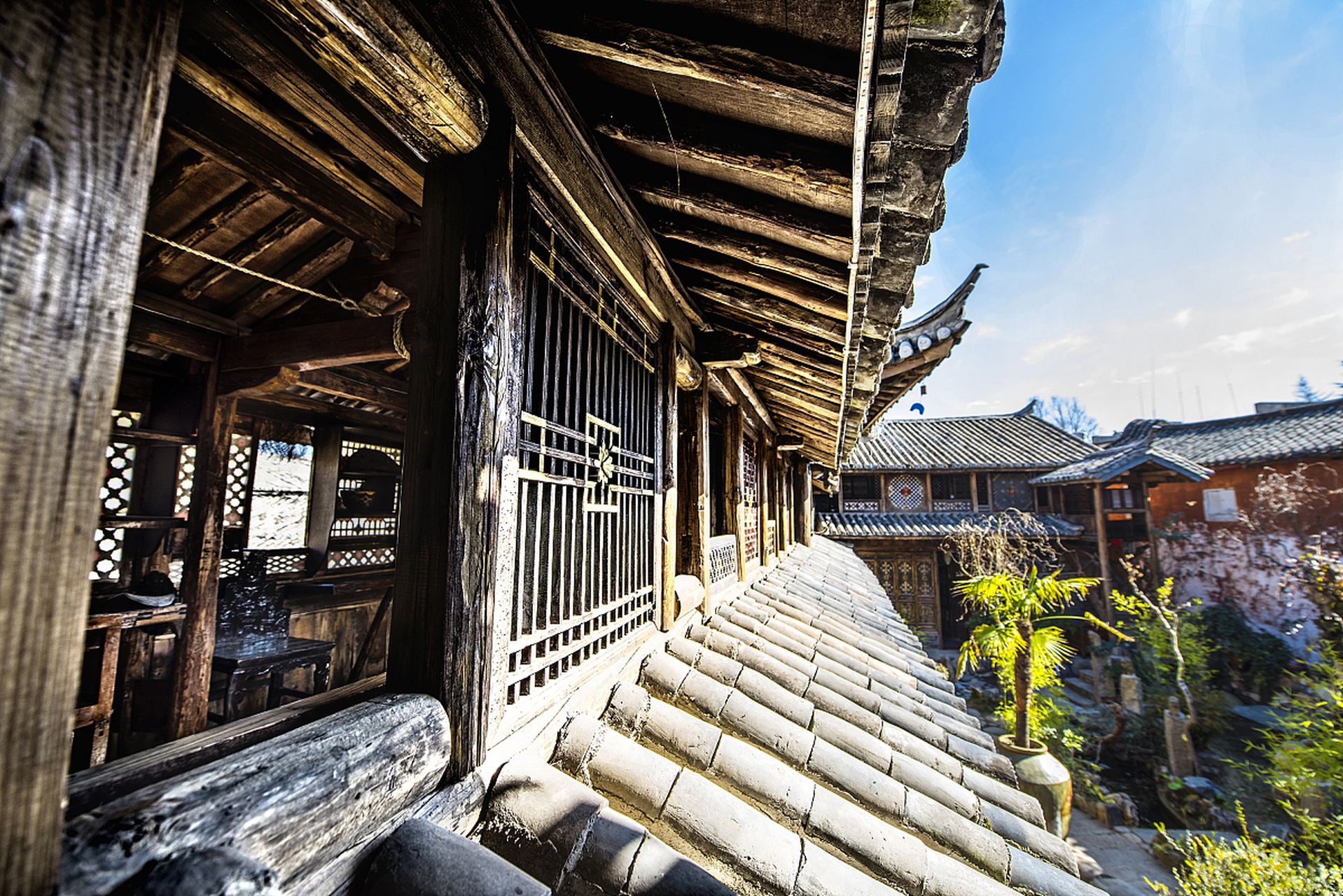 大唐贡茶院 位于水口乡顾渚村,是中国古代贡茶的产地之一,有着悠久的