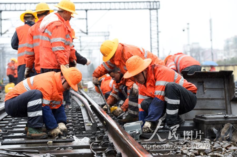 2019年1月10日,中國鐵路南昌局集團公司萍鄉工務段宜春線路車間工作