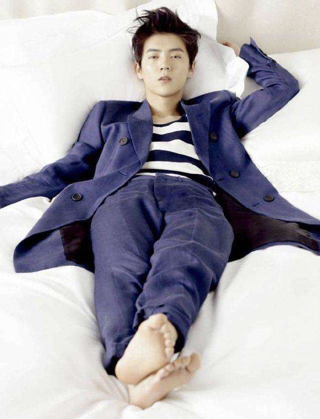 男星睡觉照 鹿晗超man易烊千玺可爱最撩人的是他