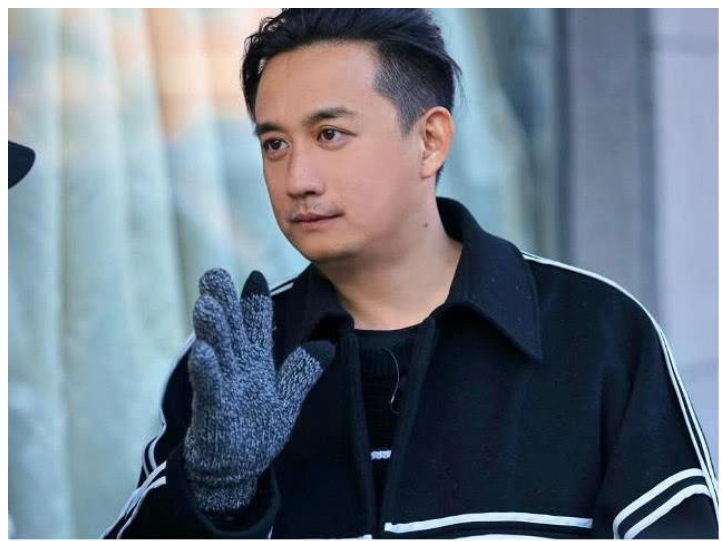 闫妮黄磊搭档新剧,剧中辣眼镜头曝光,网友:这大肚腩也太油腻了