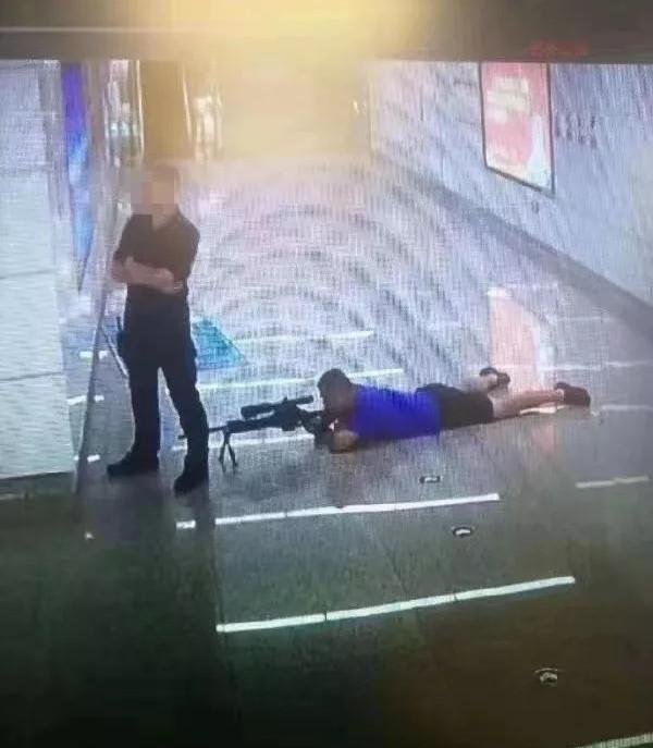 南宁地铁站内一男子持刀劫持人质被击毙!警方通报来了