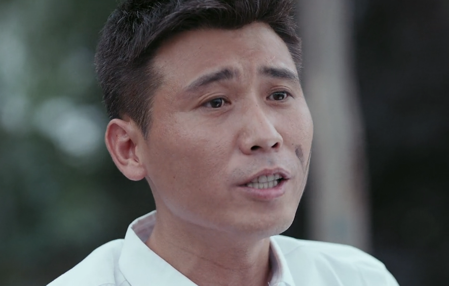 恋爱先生:顾遥开车路遇爆胎,张铭阳路过心动帮顾遥换轮胎!