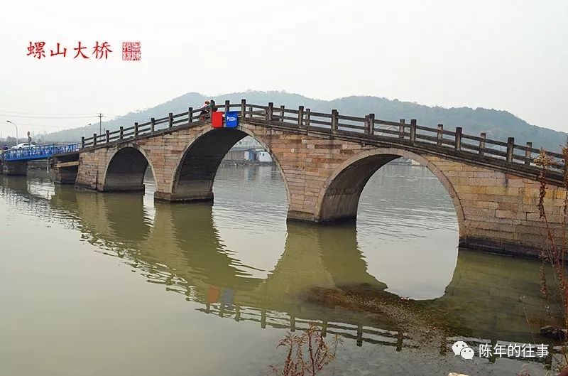 螺山大桥位于绍兴市柯桥区杨汛桥镇吴村,是一座三孔石拱桥与七孔石梁