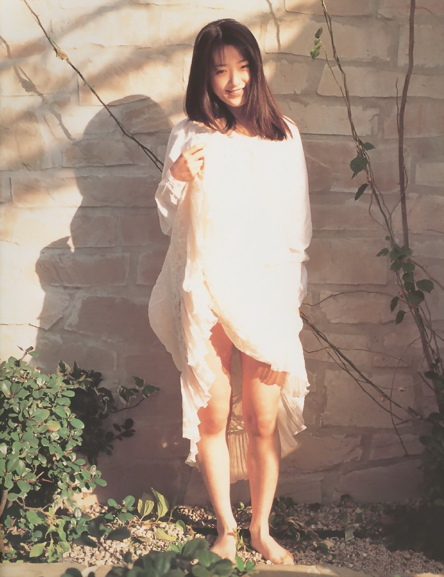 她曾从事电梯女郎,又扮演过柔情"潘金莲",如今在东莞卖拉面