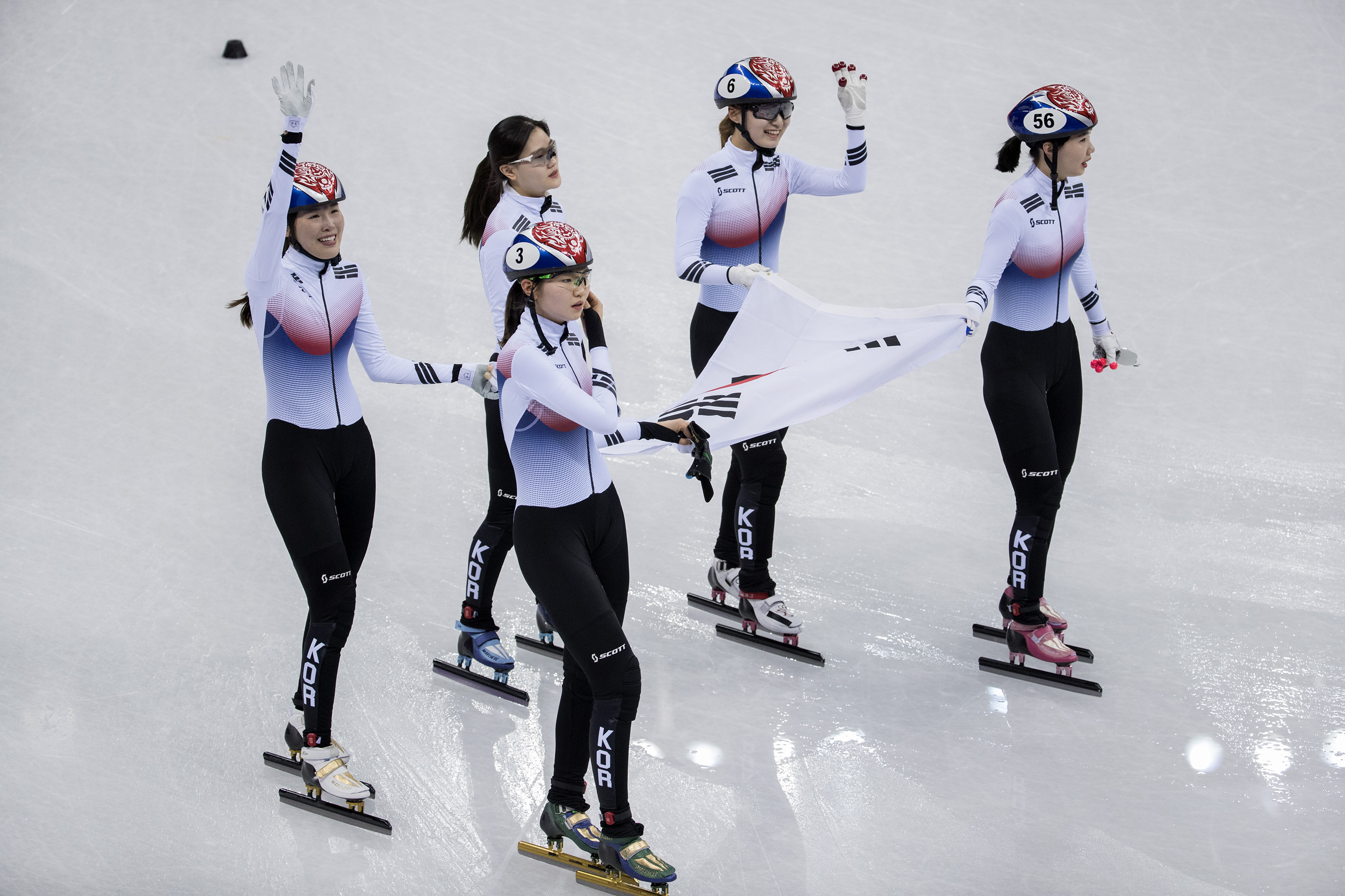 (冬奥会)(10)短道速滑——女子3000米接力:韩国队夺冠