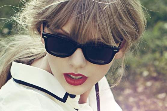 [图]霉霉Taylor Swift全英音乐奖上表演《I Knew You Were Trouble.》