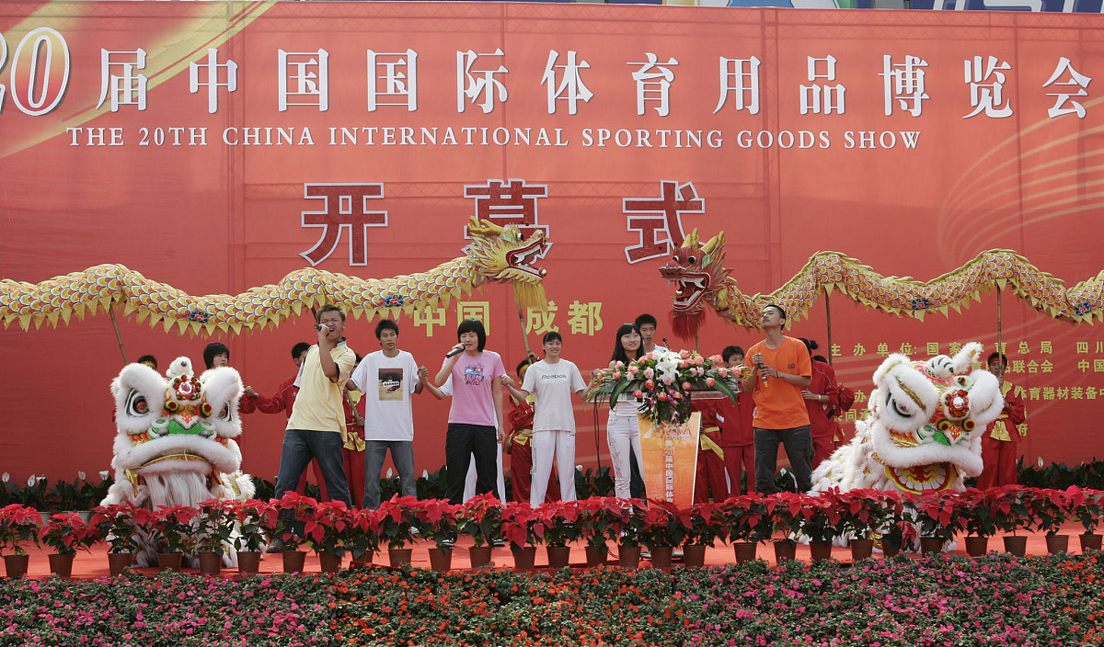 鲜为人知的是,《足球100分》为了这期节目,已经准备了近4个月的时间.