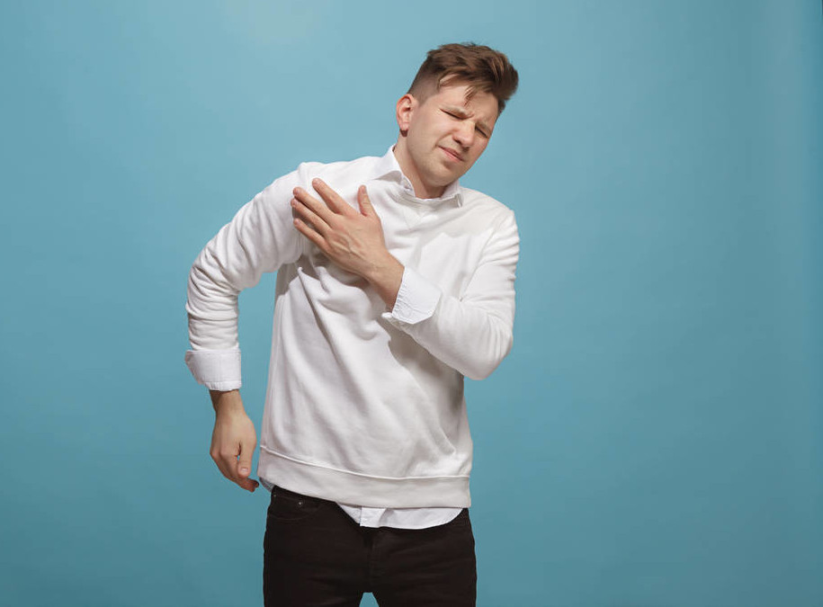 35岁男子右肩痛,查出肺癌晚期,追悔莫及:5个习惯,没能尽早改