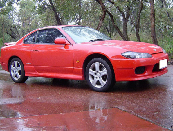 年代最古老的日产小跑车,极速可达107km/h的轿跑车,你喜欢吗?