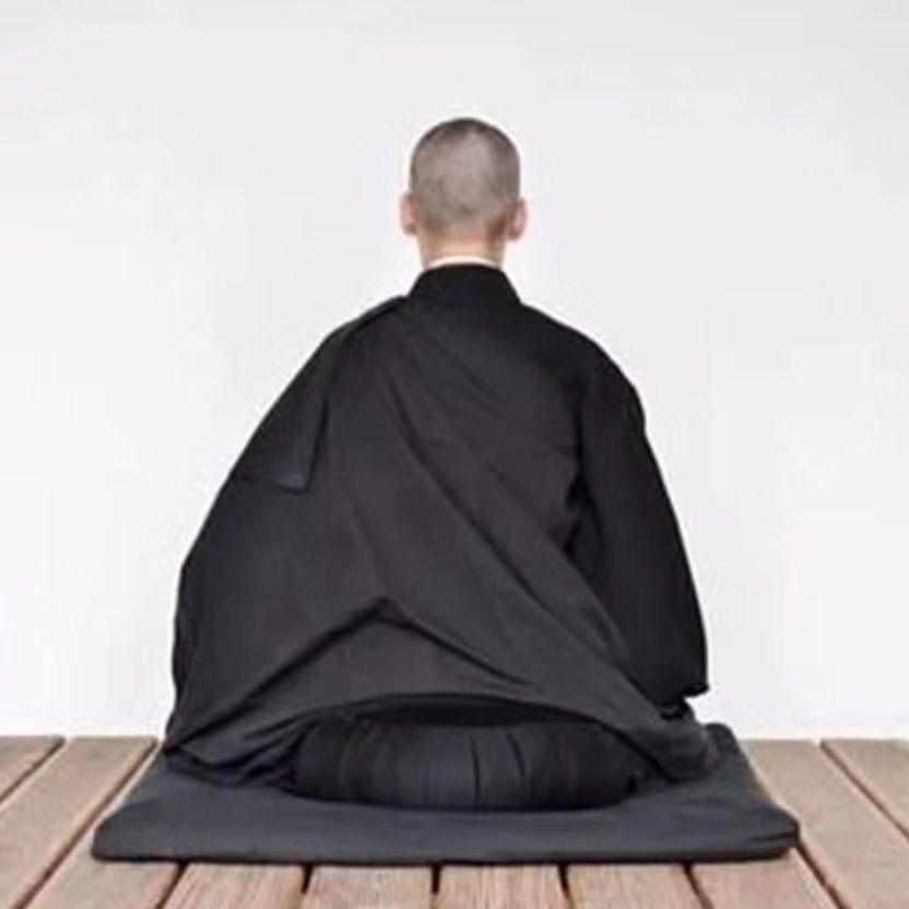 僧人背影坐禅图片