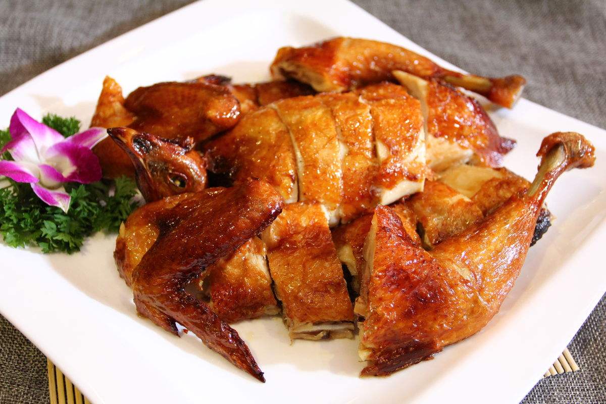 观音堂牛肉选用大块牛肉,在大缸中加盐腌制,夏季腌制两三天左右.