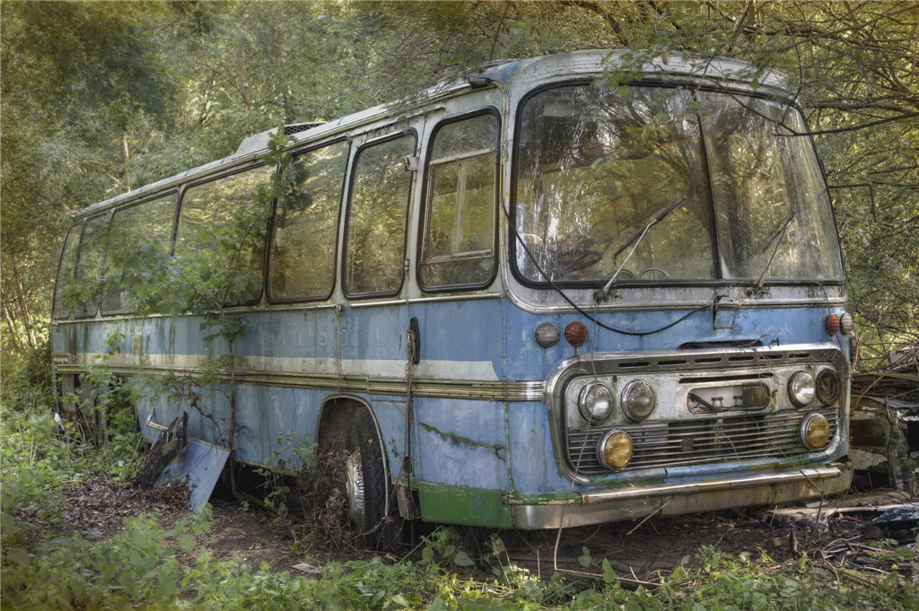 恐怖小说:他专门为别人配冥婚,可是阴差阳错把女鬼娶到自己家了