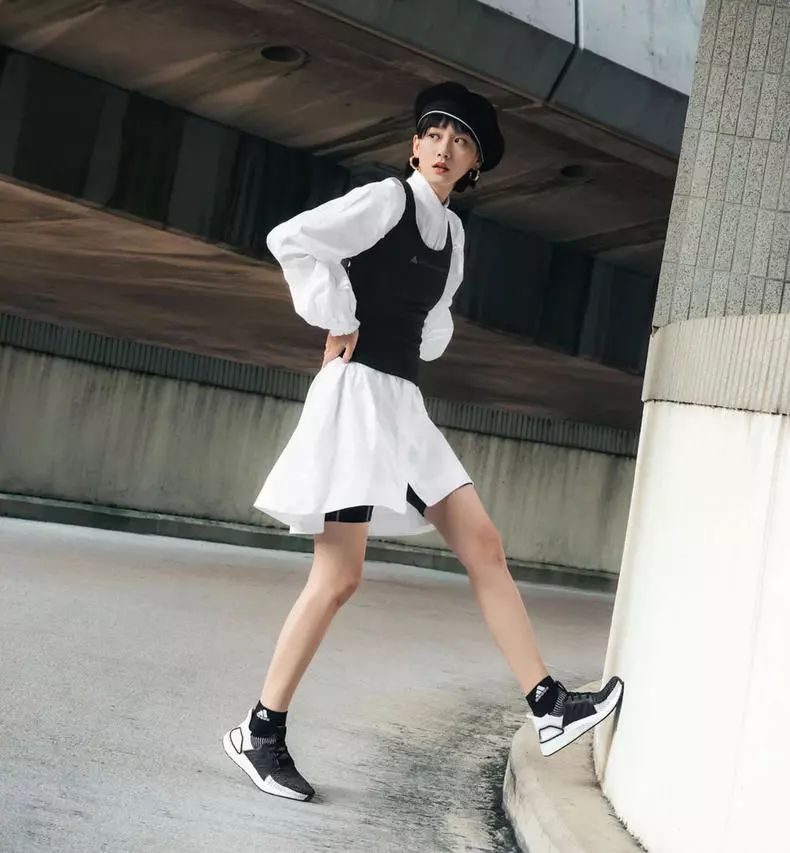 大气新灰橙椰子700,灵活黑脚趾低帮aj1,每一款都能瞬间吸引人们的视线