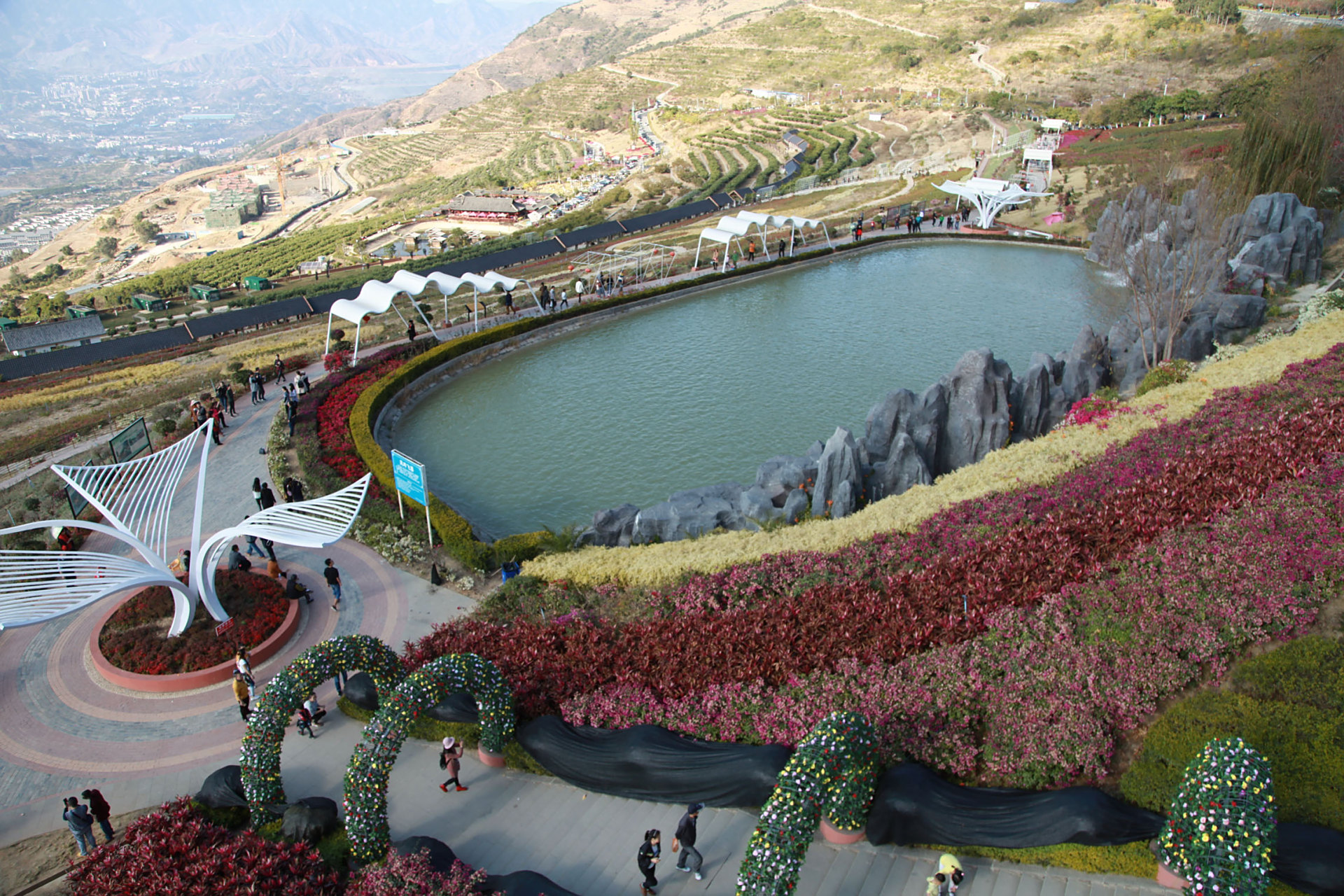 最美周边游# 花舞人间景区是一个都市农业业主题公园.