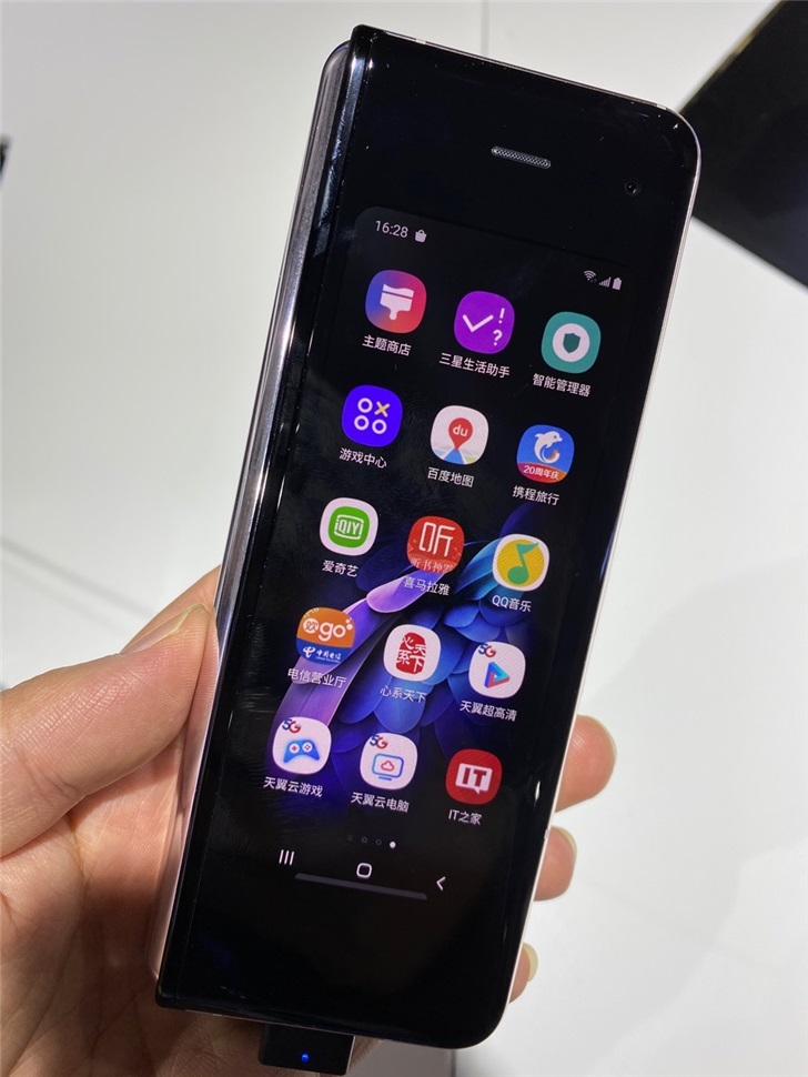 三星"心系天下"w20 5g版现场图赏