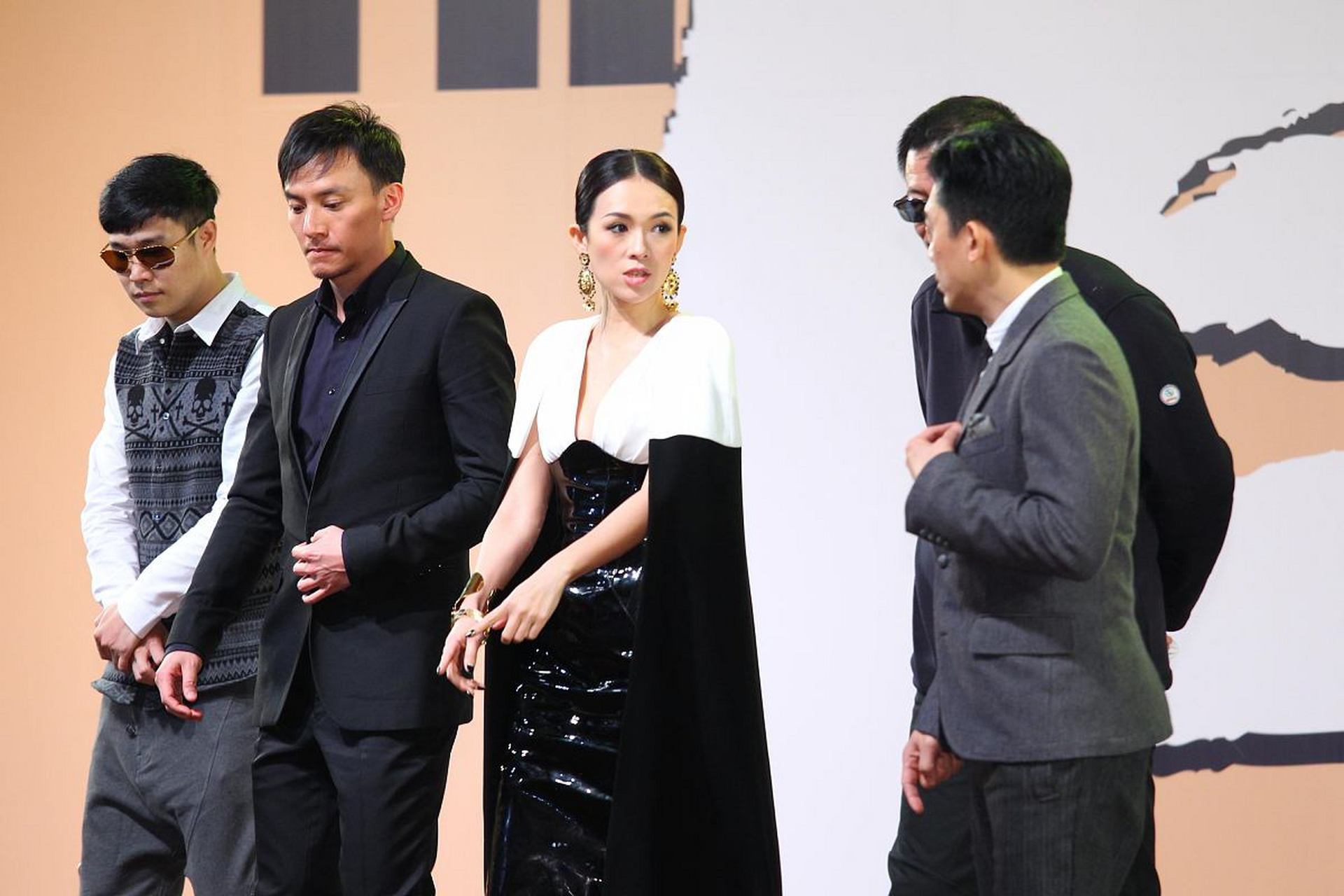 标题:《章子怡张震同框!