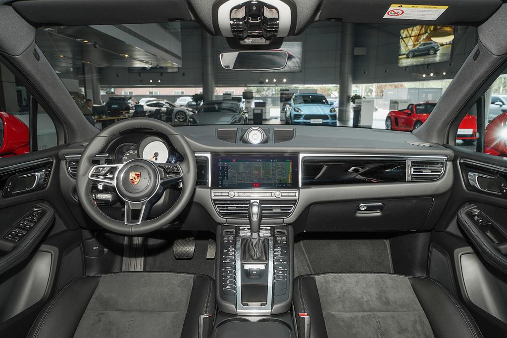 老蹭保时捷macan的热度?高端奢华有内涵,看小卡宴实力究竟如何