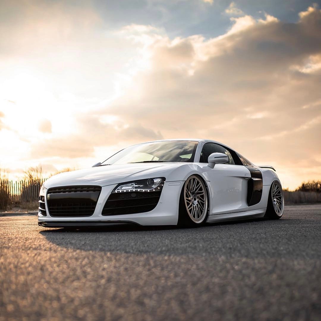 改装过后的白色奥迪r8