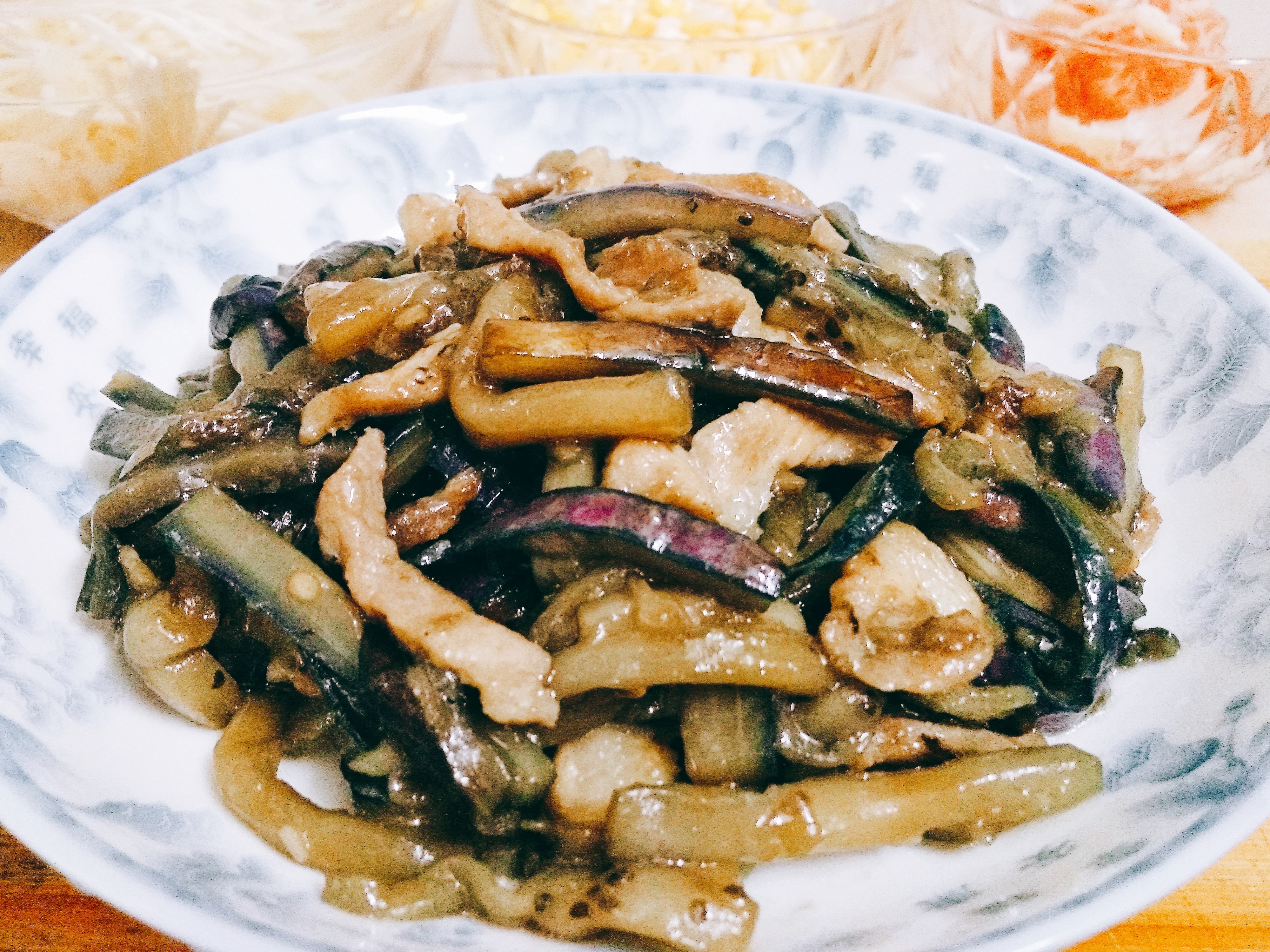 不辣版的鱼香茄丝炒肉,营养开胃又下饭,喜欢茄子的别错过