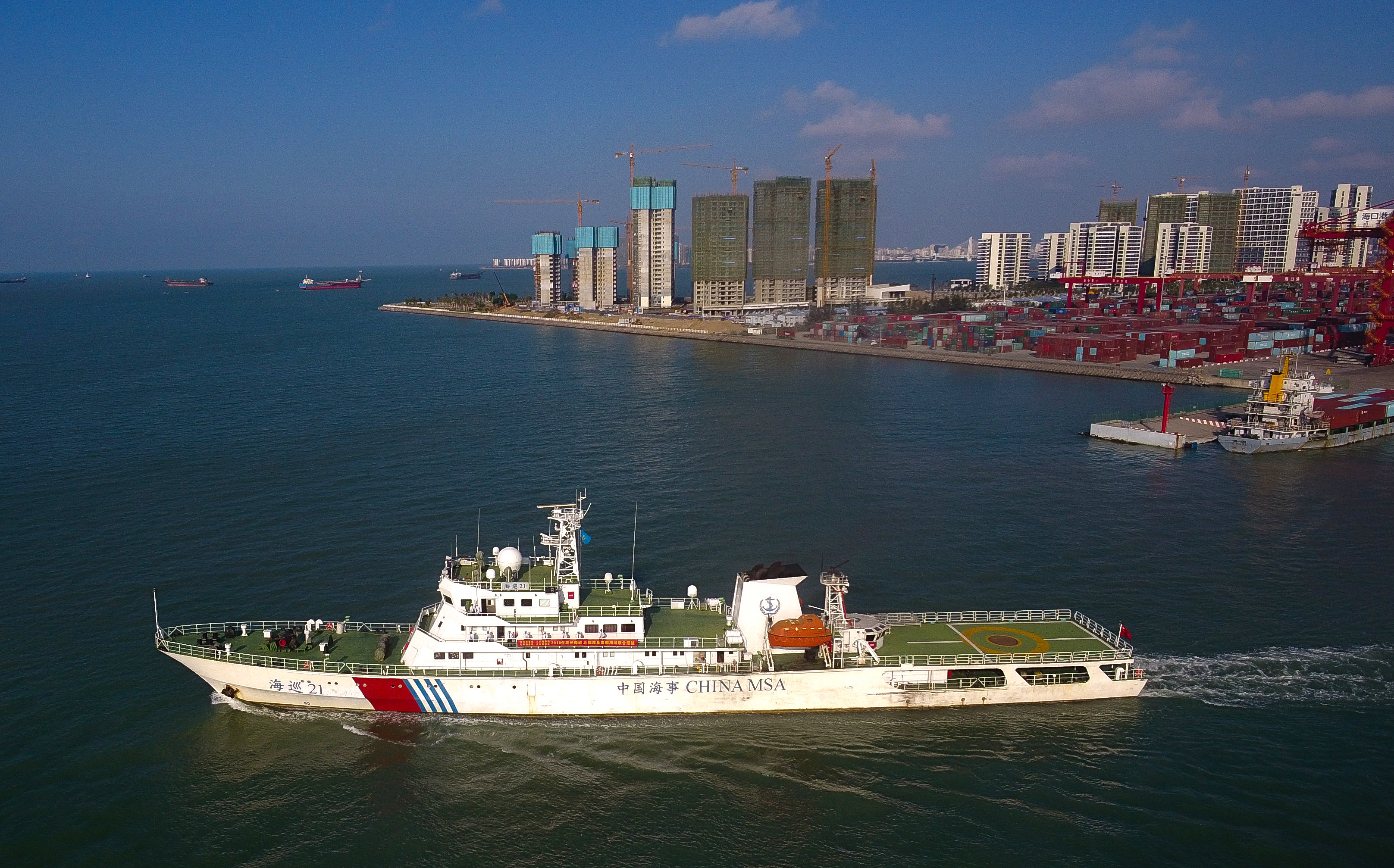 新华社照片,海口,2018年11月3日 琼桂粤海事部门开展联合巡航执法