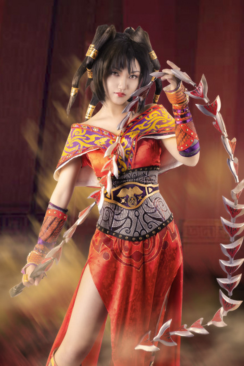 秦时明月赤练cos.  "经历过真正噩梦的心,才能够被锤炼的坚如铁石.